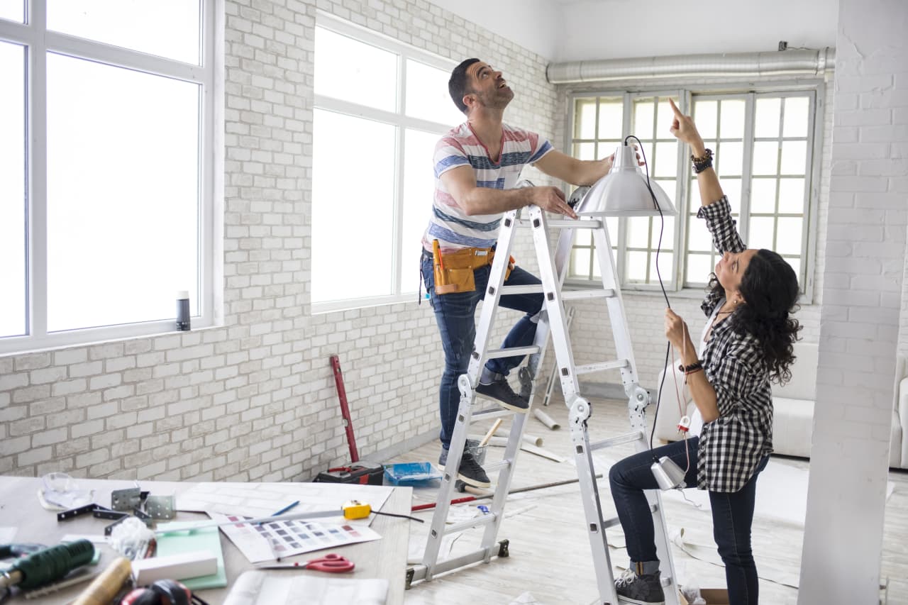 Bye-bye, DIYs: Lowe’s and Home Depot say people are putting off home-renovation projects
